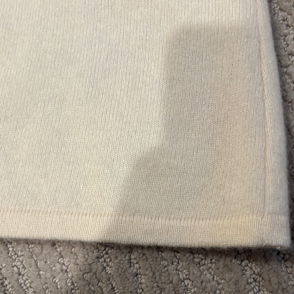 100% cashmere Cream Turtleneck Sweater - Picture 3 of 4